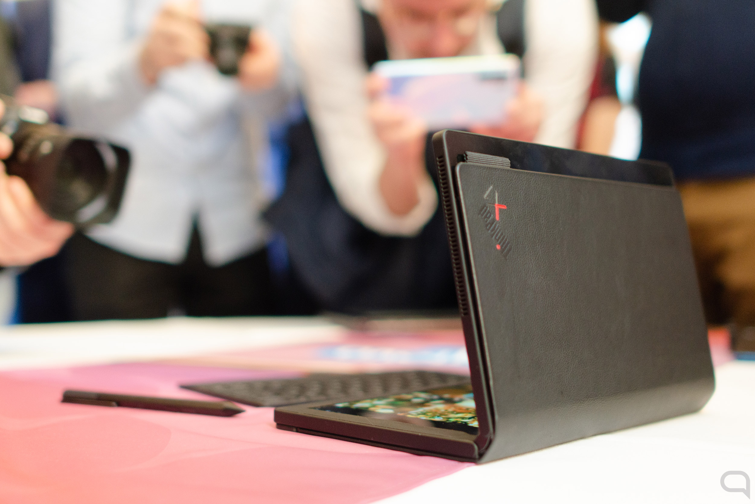 lenovo ThinkPad X1 Fold mendesak